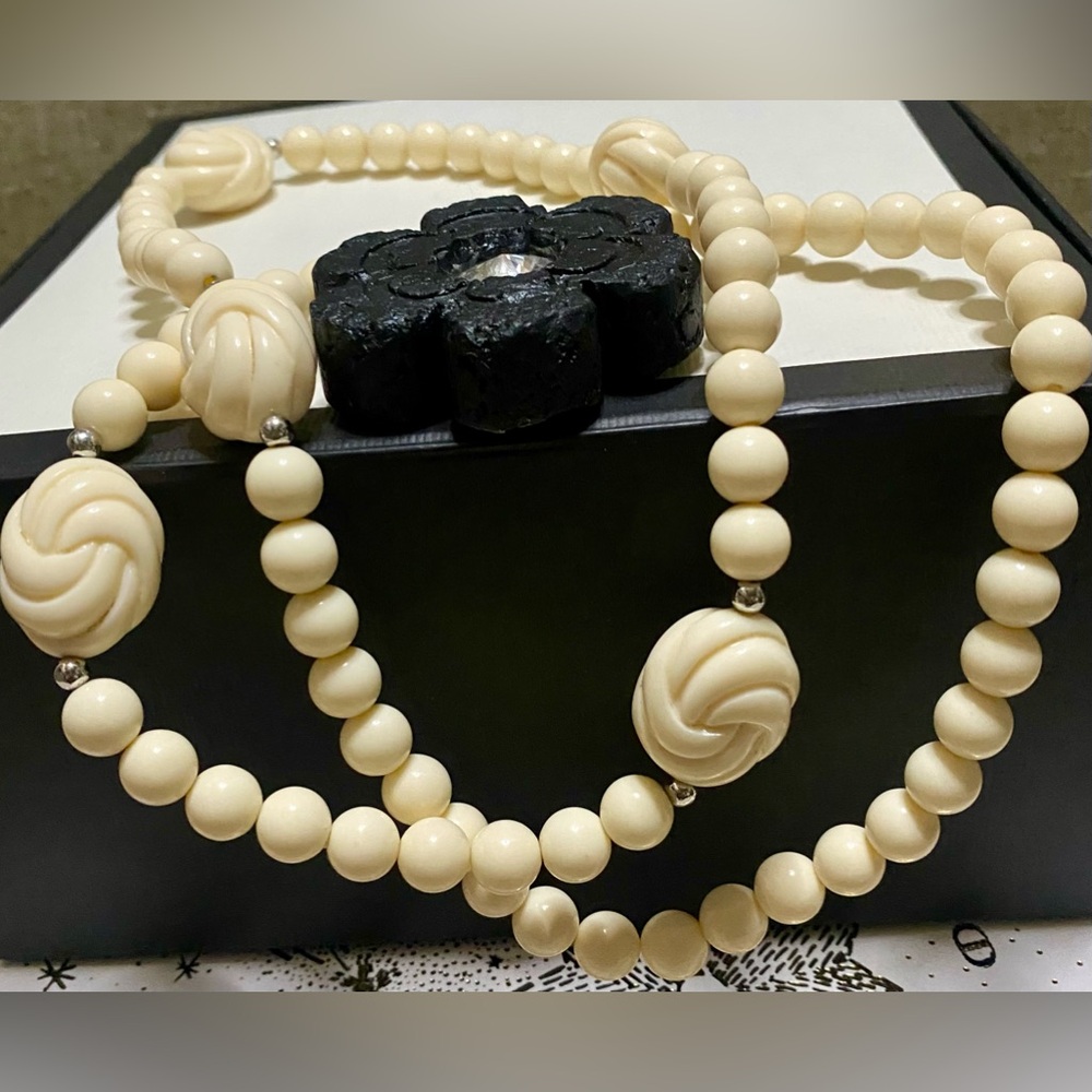 🪸Beautiful necklace ivorycolor,vintage,knot-shaped,beads,elegant Just,for you🪸